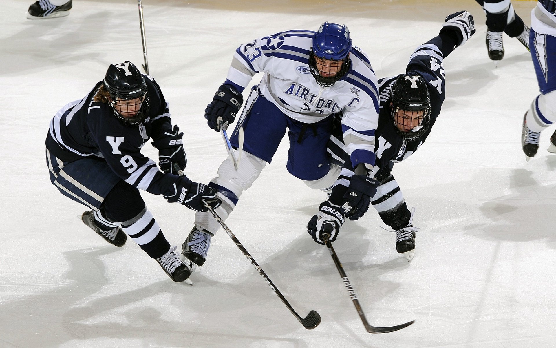 布克压力下完成爆发，老鹰血拼活塞，当压力成为淬炼英雄的熔炉